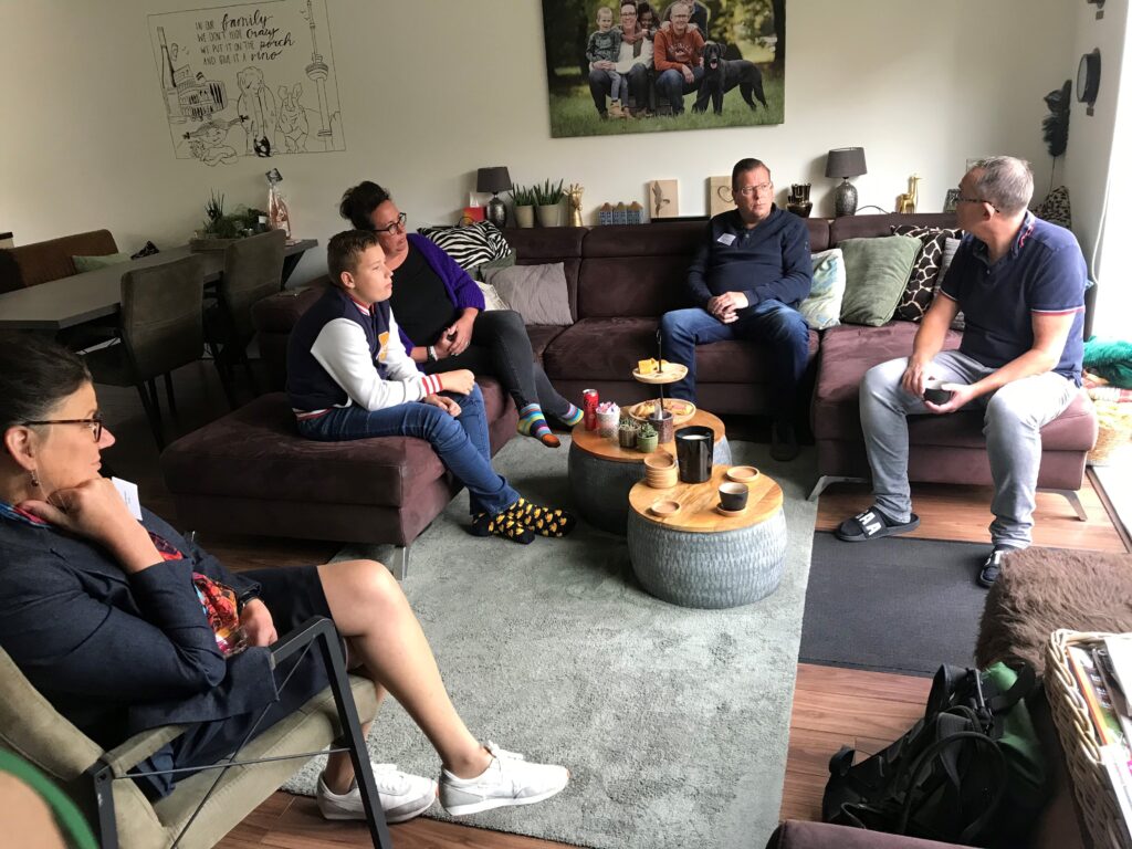 Wethouder Berend Jan Bruggeman bezoekt pleeggezin van Arno en Angélique